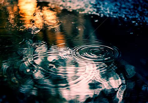 下雨天圖片|1,520,300+ 項雨照片檔、圖片和免版稅影像